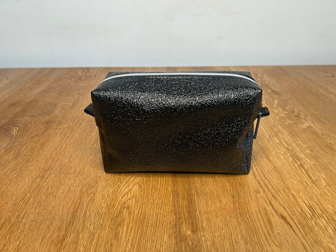 Kosmetiktasche Schwarz mit Glitzereffekt - BenBag GmbH