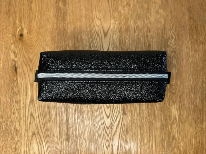 Kosmetiktasche Schwarz mit Glitzereffekt - BenBag GmbH