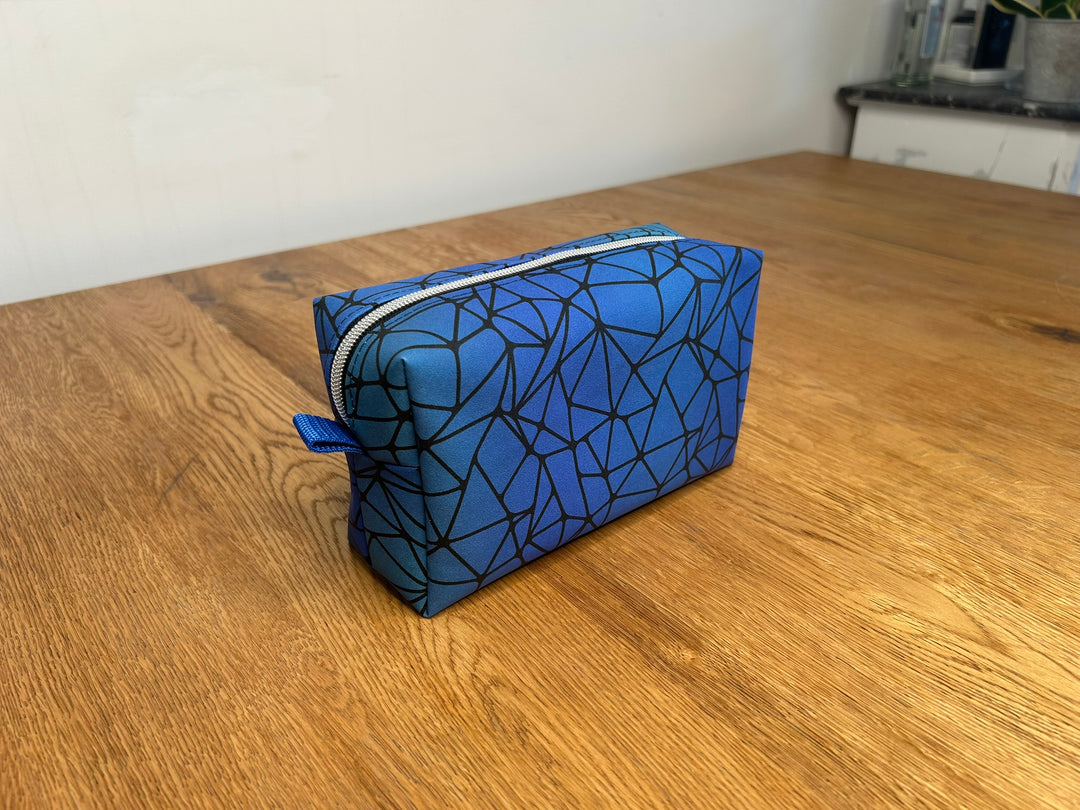 Kosmetiktasche Blau Geometrisch - BenBag GmbH
