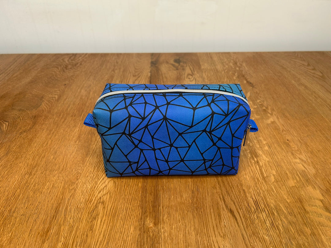 Kosmetiktasche Blau Geometrisch - BenBag GmbH